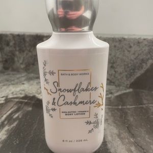 Bath & Body Works Snowflakes & Cashmere